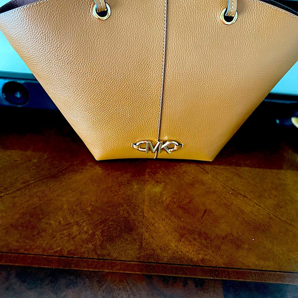 Michael Kors Izzy Brown large leather Fan Tote bag &  detachable pouch